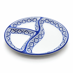 Ronde blauw-witte keramische serveerschaal met 3 afzonderlijke vakken en een sierlijk blauw patroon.