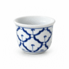 Blauw-wit Thais keramieken theekopje met traditioneel decoratief patroon op een witte achtergrond