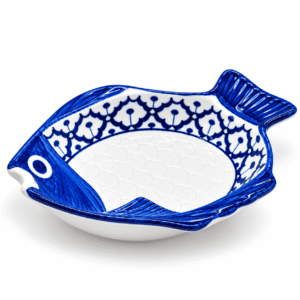 Visvormig serveerbord van 20 cm in blauw-wit keramiek met decoratieve rand en vinnen.
