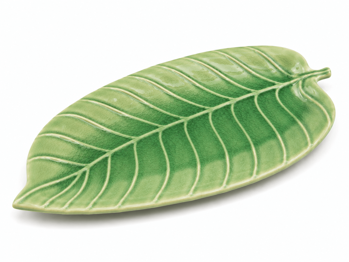 Groene keramische bladvormige schaal van 28 cm met gedetailleerd bladreliëf op een witte achtergrond.