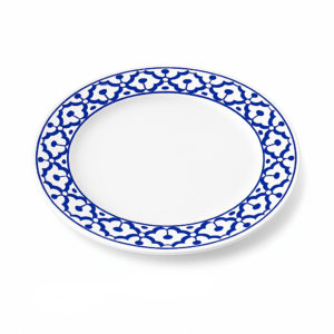 Keramisch bord van 24 cm met traditioneel Thais blauw-wit patroon op de rand.