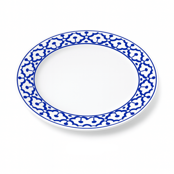 Keramisch bord van 26 cm met traditioneel Thais blauw-wit patroon op de rand.