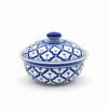 Thaise dekschaal van 13 cm in blauw-wit keramiek, met traditioneel handgeschilderd patroon en bijpassend deksel met knop.