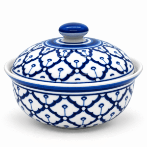 Thaise dekschaal van 21 cm in blauw-wit keramiek, met traditioneel handgeschilderd patroon en bijpassend deksel met knop.