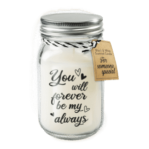 Witte geurkaars in glazen pot met metalen deksel en de tekst “You will forever be my always”, voorzien van een cadeaulabel.
