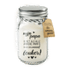 Witte geurkaars in glazen pot met metalen deksel en de tekst “Mijn papa is net als alle andere papa’s maar dan véél leuker!”, voorzien van een cadeaulabel.