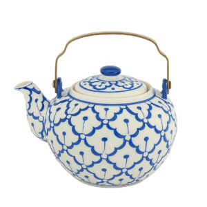 Blauwwitte Thaise theepot met bloemmotief en metalen handvat – keramisch design