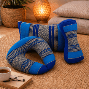 Blauw Thaise driehoekskussen set met donkerblauwe details