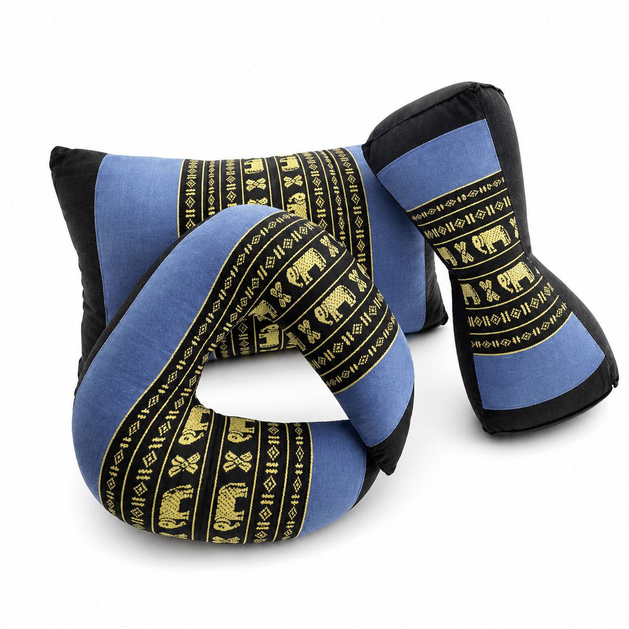 Blauw en zwart Thaise driehoekskussen set met goudkleurig olifantenmotief, vrijstaand op witte achtergrond.