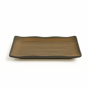 Langwerpig keramisch bord met gestreepte structuur en golvende randen – 26 cm