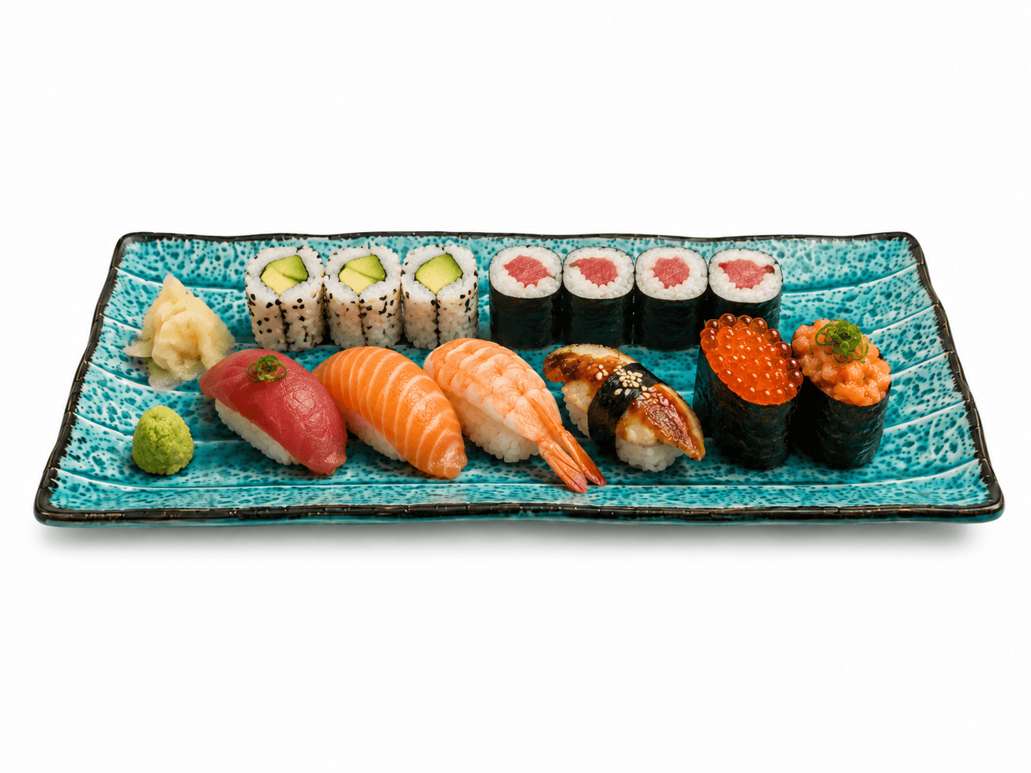 Blauwe rechthoekige keramische serveerschaal van 29 cm met verschillende soorten sushi.