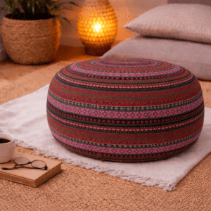 Ronde Thaise poef Kantang in donkerroze, rood en zwarte tinten met traditioneel patroon