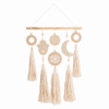 Handgemaakte terracotta muurhanger met hamsa, maan en boze oog motief met houten stok, kralen en kwasten op witte achtergrond