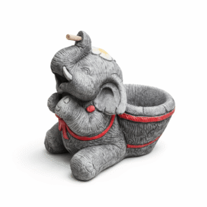 Grijze olifant bloempot met rode accenten en plantenbak aan de achterzijde.