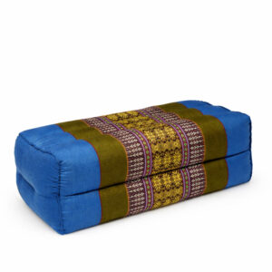 meditatiekussen in blauw en olijfgroen met traditioneel geweven patroon