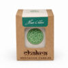 Heart Chakra meditatiekaars in kartonnen verpakking met groen chakra-symbool, vrijstaand op witte achtergrond voor webshop.
