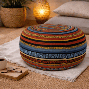 Ronde Thaise poef Phrae met rood, blauw, zwart en goudkleurige strepen in traditioneel dessin.