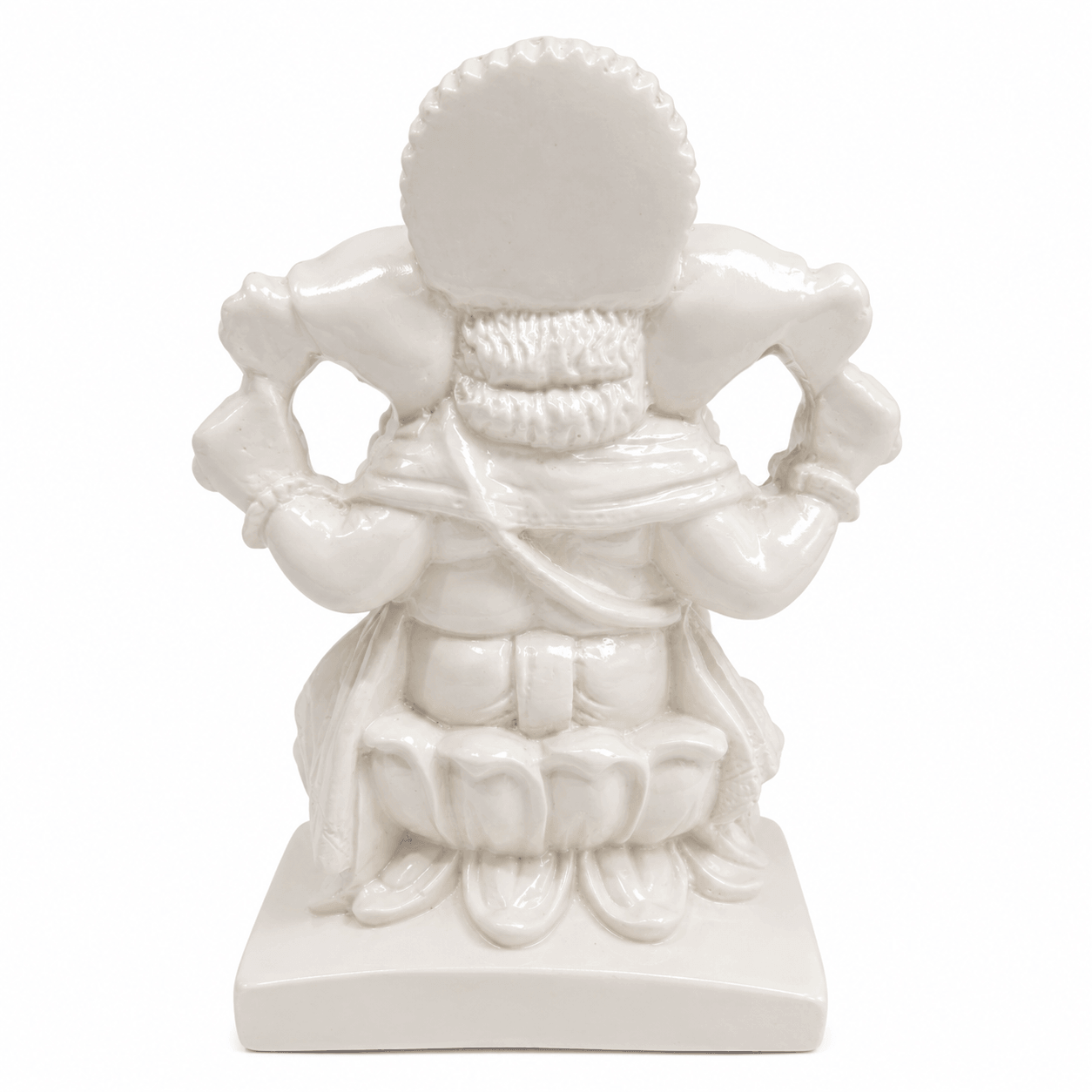 Achterzijde van het ivoorkleurige Ganesha beeld Lotus met gladde afwerking en sierlijke details.