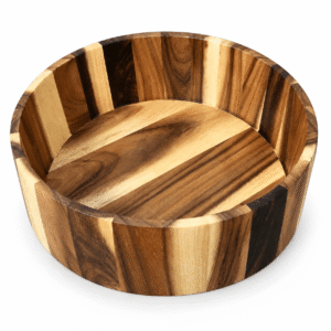 Rond houten voetenbad met een diameter van 35 cm, uitgevoerd in afwisselende lichte en donkere houttinten, zonder kunststof inzetbak.
